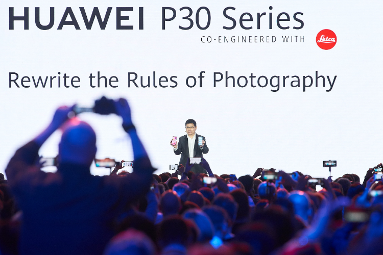Huawei pitches P30 with sharp focus on images