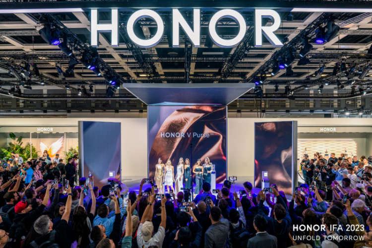 علامة HONOR تكشف عن مستقبل الهواتف الذكية خلال مؤتمر IFA 2023
