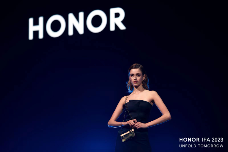 HONOR's V Purse: Fashion and Tech Redefining the Future of Lifestyle
