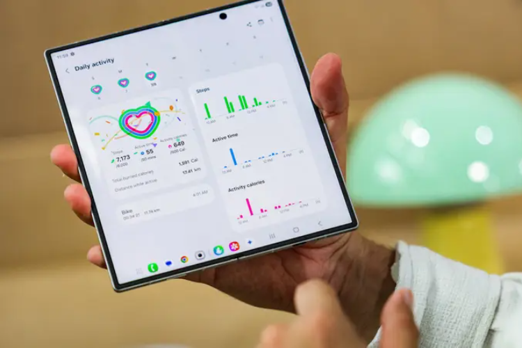 وداعًا للهواتف الطويلة.. Galaxy Z Fold Wide سيأتي بتصميم أسهل
